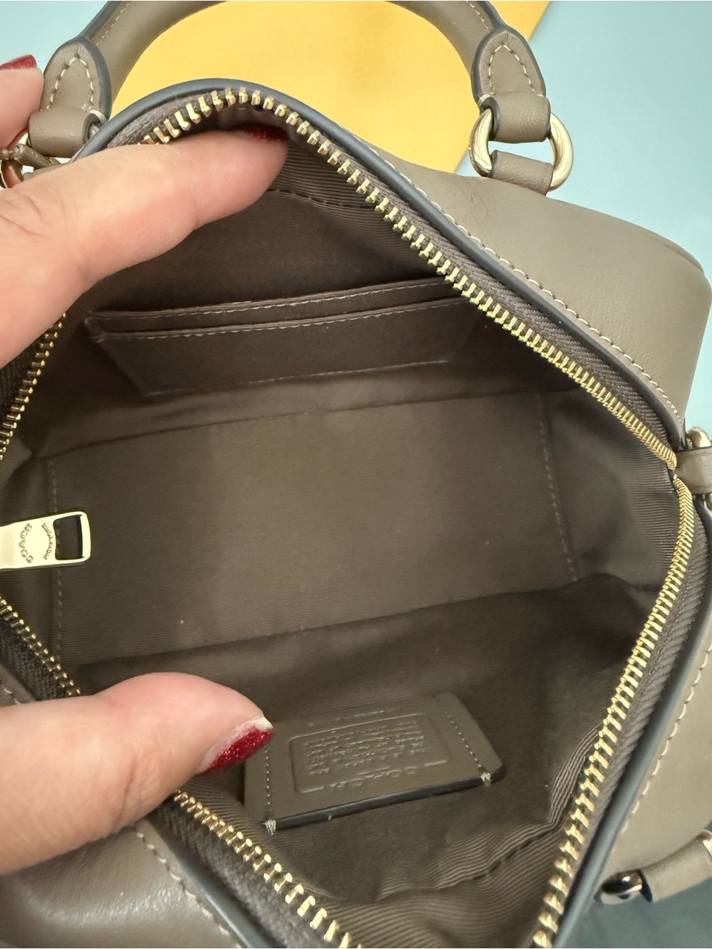 Coach Outlet small cube satchel in dark stone - Picture 4 of 9